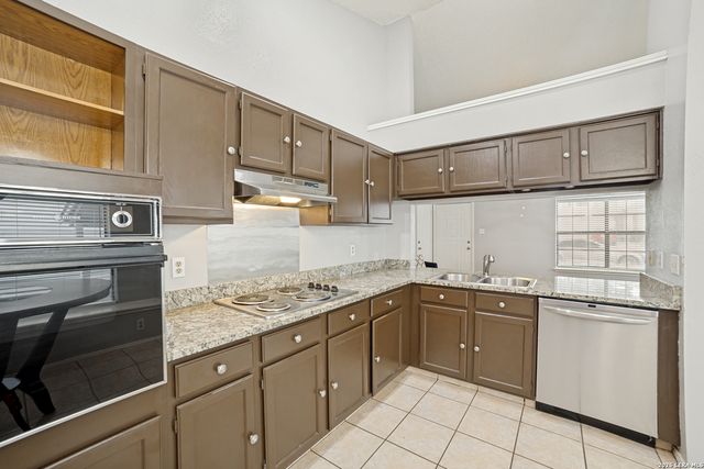 2922 Ash Field Dr, San Antonio, TX 78245