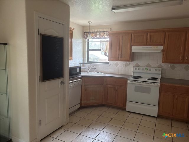 4802 Sapphire Drive, Killeen, TX 76542
