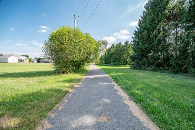 3555 W South Range Road, Columbiana, OH 44408