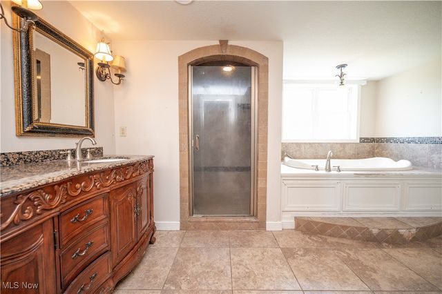 3555 W South Range Road, Columbiana, OH 44408