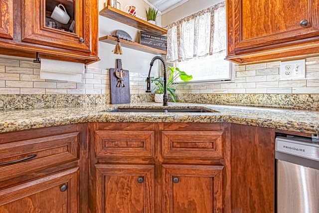 111 Samantha Lane, Huntsville, TX 77340