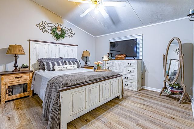 111 Samantha Lane, Huntsville, TX 77340