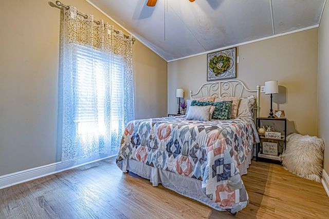 111 Samantha Lane, Huntsville, TX 77340