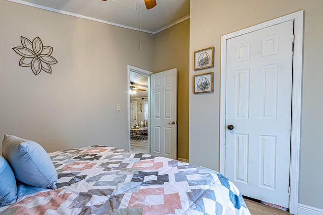 111 Samantha Lane, Huntsville, TX 77340