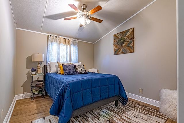 111 Samantha Lane, Huntsville, TX 77340