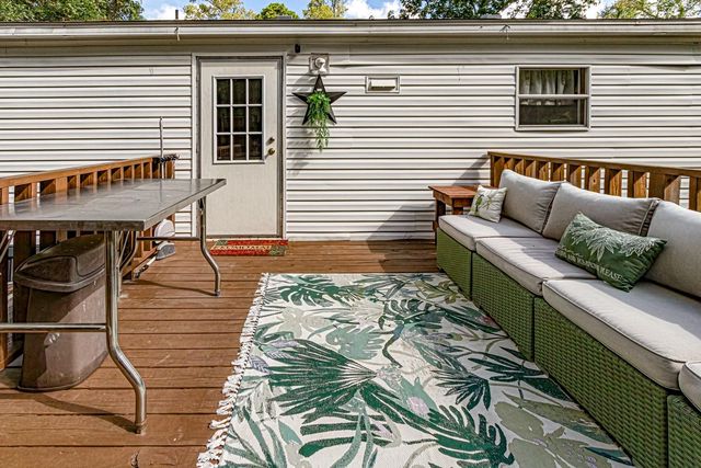 111 Samantha Lane, Huntsville, TX 77340