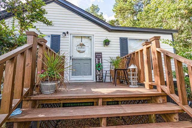 111 Samantha Lane, Huntsville, TX 77340
