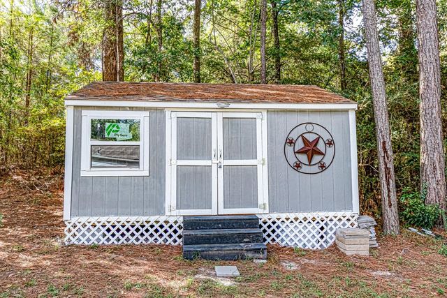 111 Samantha Lane, Huntsville, TX 77340