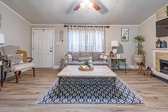 111 Samantha Lane, Huntsville, TX 77340