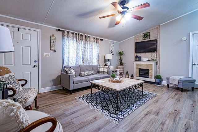 111 Samantha Lane, Huntsville, TX 77340