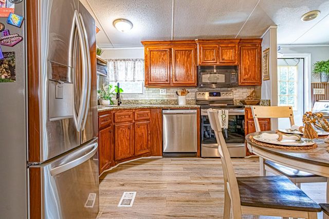 111 Samantha Lane, Huntsville, TX 77340