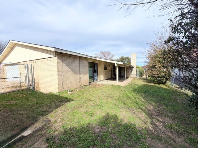 1380 Cherry Hill Lane, Lewisville, TX 75067