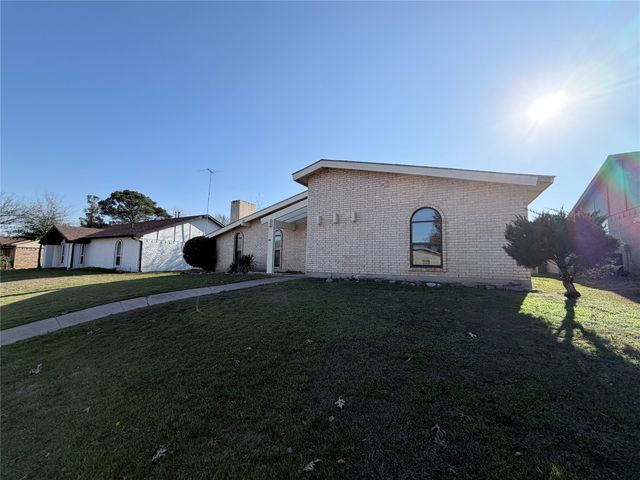 1380 Cherry Hill Lane, Lewisville, TX 75067