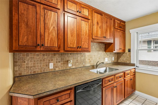 217 W 10th Street S, Newton, IA 50208