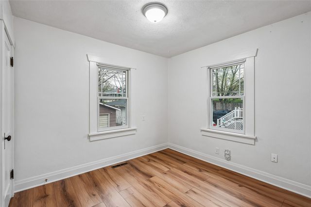 217 W 10th Street S, Newton, IA 50208