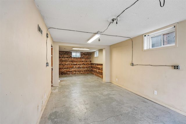 217 W 10th Street S, Newton, IA 50208