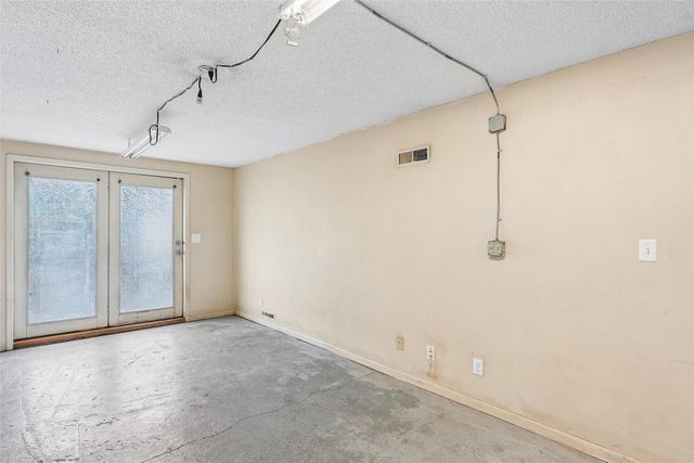 217 W 10th Street S, Newton, IA 50208
