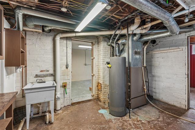 217 W 10th Street S, Newton, IA 50208