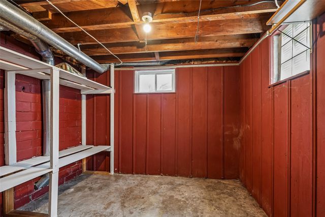 217 W 10th Street S, Newton, IA 50208
