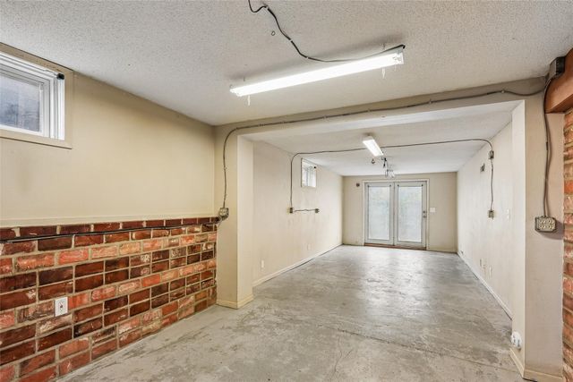 217 W 10th Street S, Newton, IA 50208