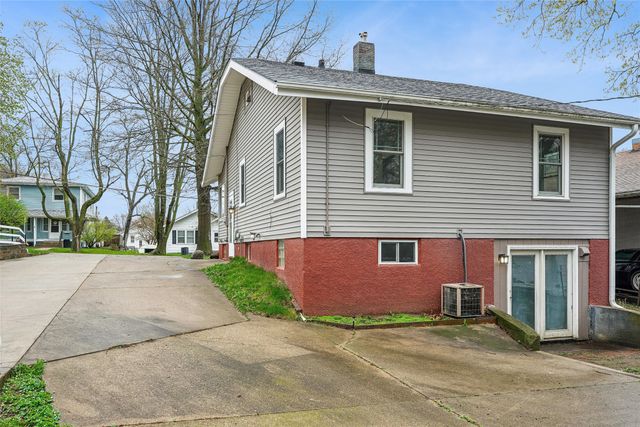 217 W 10th Street S, Newton, IA 50208