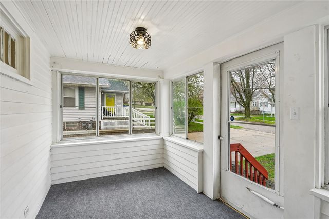 217 W 10th Street S, Newton, IA 50208