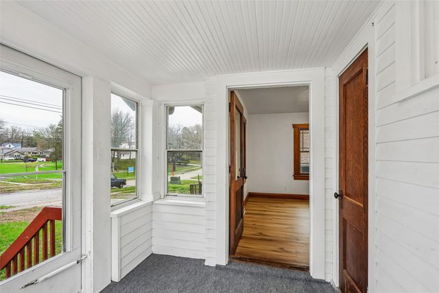 217 W 10th Street S, Newton, IA 50208