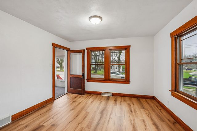 217 W 10th Street S, Newton, IA 50208