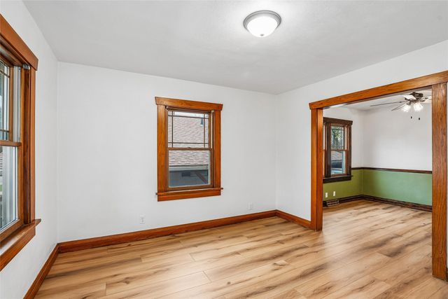 217 W 10th Street S, Newton, IA 50208