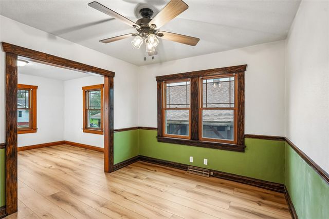 217 W 10th Street S, Newton, IA 50208