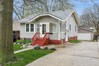 217 W 10th Street S, Newton, IA 50208