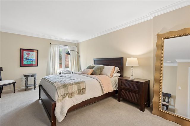 2046 Saint Johns Avenue 3H, Highland Park, IL 60035