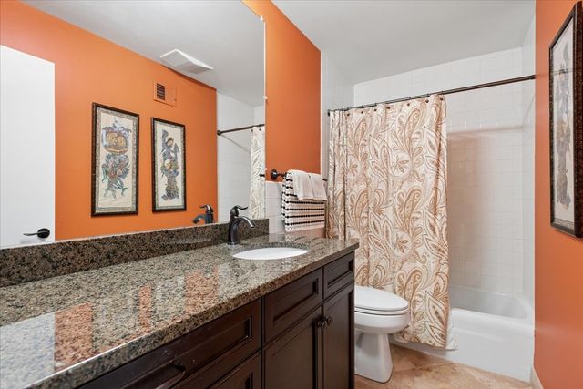 2046 Saint Johns Avenue 3H, Highland Park, IL 60035