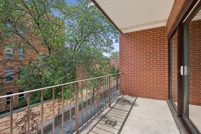 2046 Saint Johns Avenue 3H, Highland Park, IL 60035