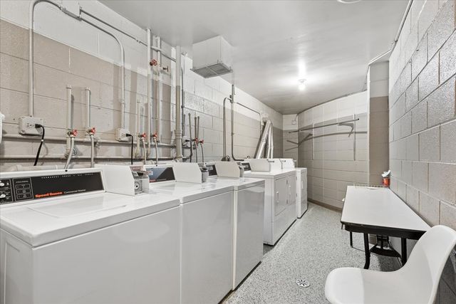 2046 Saint Johns Avenue 3H, Highland Park, IL 60035