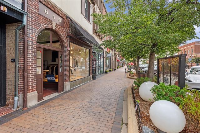 2046 Saint Johns Avenue 3H, Highland Park, IL 60035