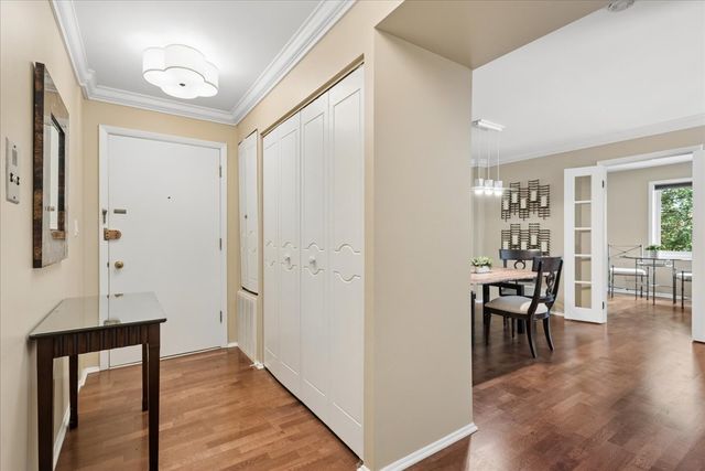 2046 Saint Johns Avenue 3H, Highland Park, IL 60035