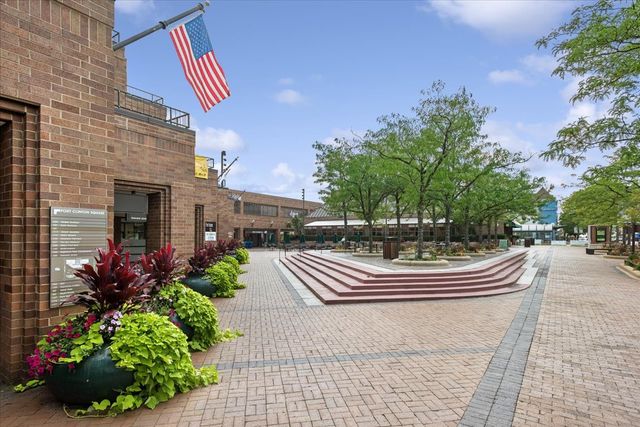 2046 Saint Johns Avenue 3H, Highland Park, IL 60035