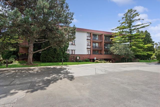 2046 Saint Johns Avenue 3H, Highland Park, IL 60035