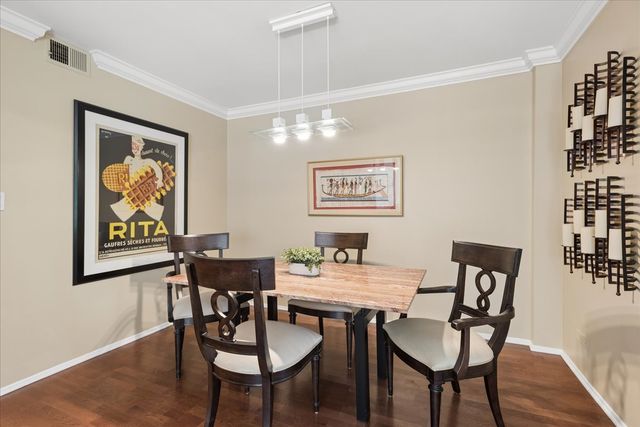 2046 Saint Johns Avenue 3H, Highland Park, IL 60035