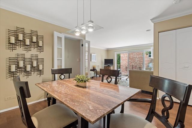 2046 Saint Johns Avenue 3H, Highland Park, IL 60035