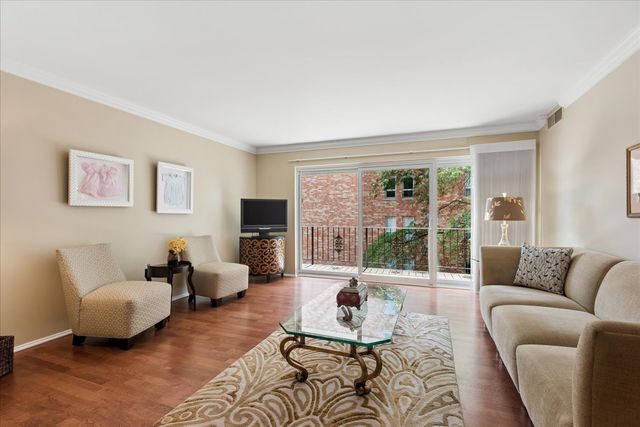 2046 Saint Johns Avenue 3H, Highland Park, IL 60035
