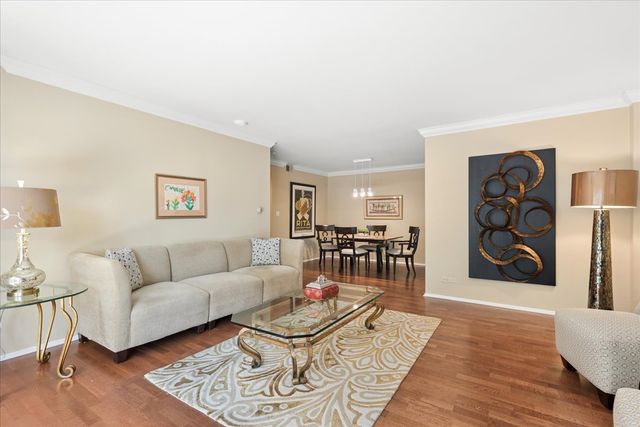 2046 Saint Johns Avenue 3H, Highland Park, IL 60035