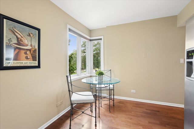 2046 Saint Johns Avenue 3H, Highland Park, IL 60035