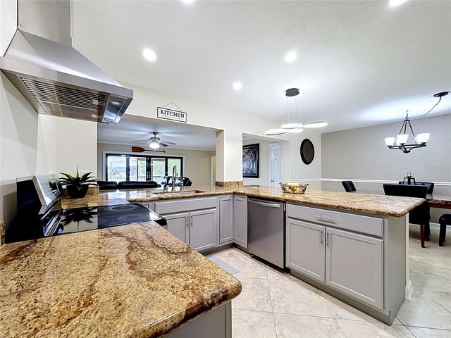 6517 SOLITAIRE PALM WAY, Apollo Beach, FL 33572