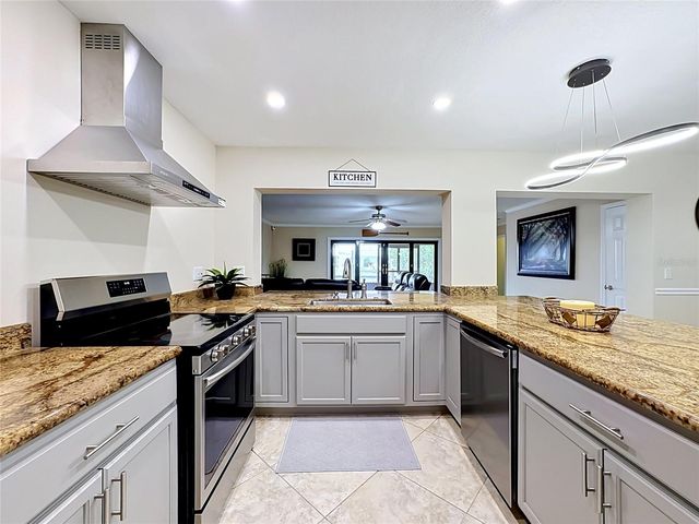 6517 SOLITAIRE PALM WAY, Apollo Beach, FL 33572