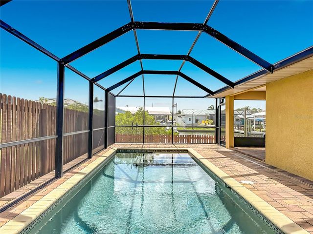 6517 SOLITAIRE PALM WAY, Apollo Beach, FL 33572