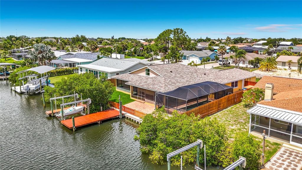 6517 SOLITAIRE PALM WAY, Apollo Beach, FL 33572