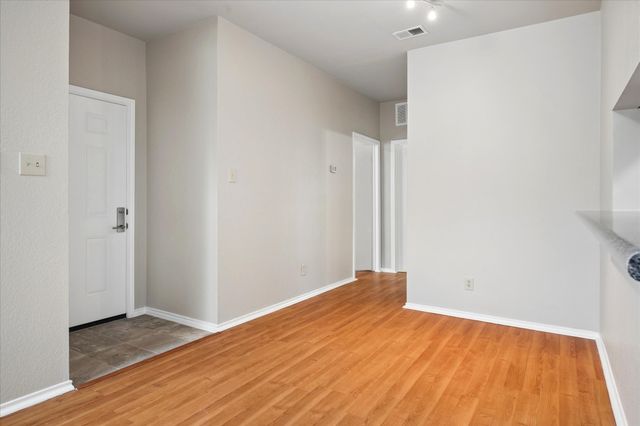 7340 Skillman Street 402, Dallas, TX 75231