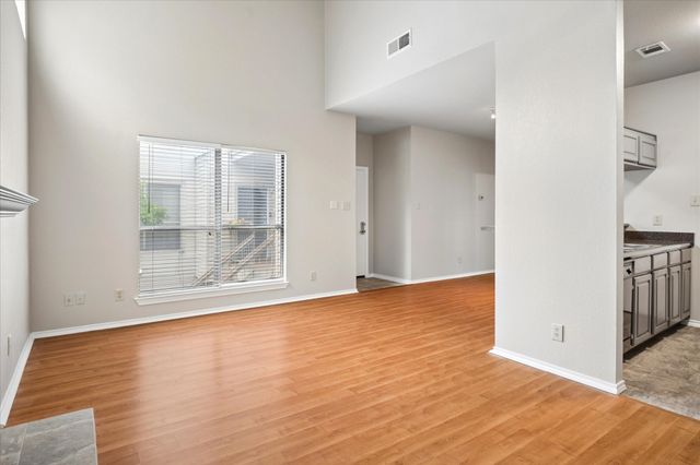 7340 Skillman Street 402, Dallas, TX 75231